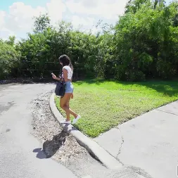 Autumn Falls en 'Bangbros' Una jovencita apenas mayor de edad es follada en el autobús (Miniatura 1)