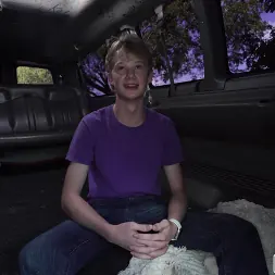 Ava Sinclaire en Ava le quita la tarjeta V a Jimmy (foto 24) Ava Sinclaire en 'Bangbros' Ava le quita la tarjeta V a Jimmy (Miniatura 24)