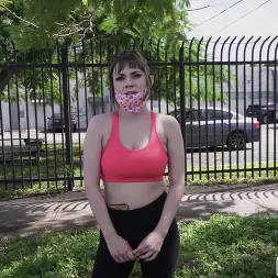 Ava Sinclaire en Ava le quita la tarjeta V a Jimmy (foto 48) Ava Sinclaire en 'Bangbros' Ava le quita la tarjeta V a Jimmy (Miniatura 48)