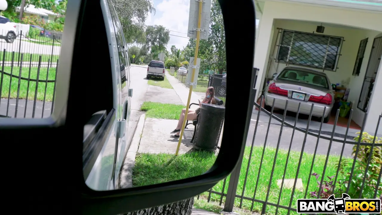 Bangbros 'Anal en el bus' protagonizando Bailey Base (foto 1)