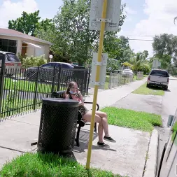 Bailey Base en 'Bangbros' Anal en el bus (Miniatura 20)