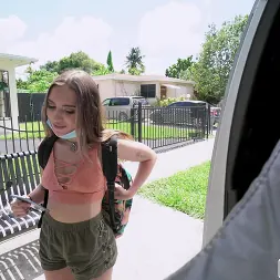 Bailey Base en 'Bangbros' Anal en el bus (Miniatura 40)