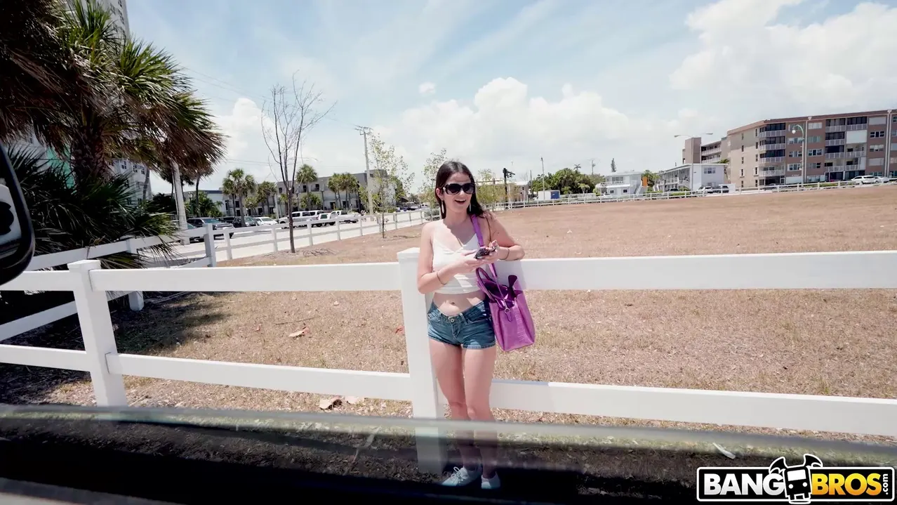 Bangbros 'Playa nudista interior' protagonizando Bella Forbes (foto 69)