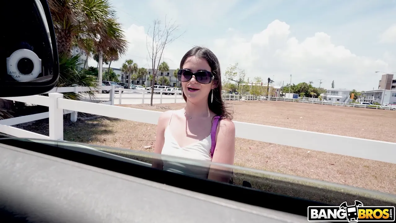 Bangbros 'Playa nudista interior' protagonizando Bella Forbes (foto 276)