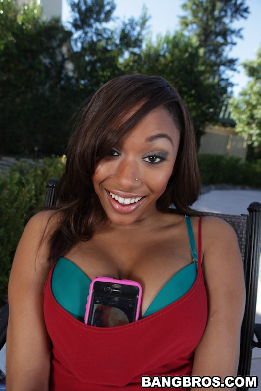 Bangbros '¡REY YO!' protagonizando Bella Morietti (foto 77)