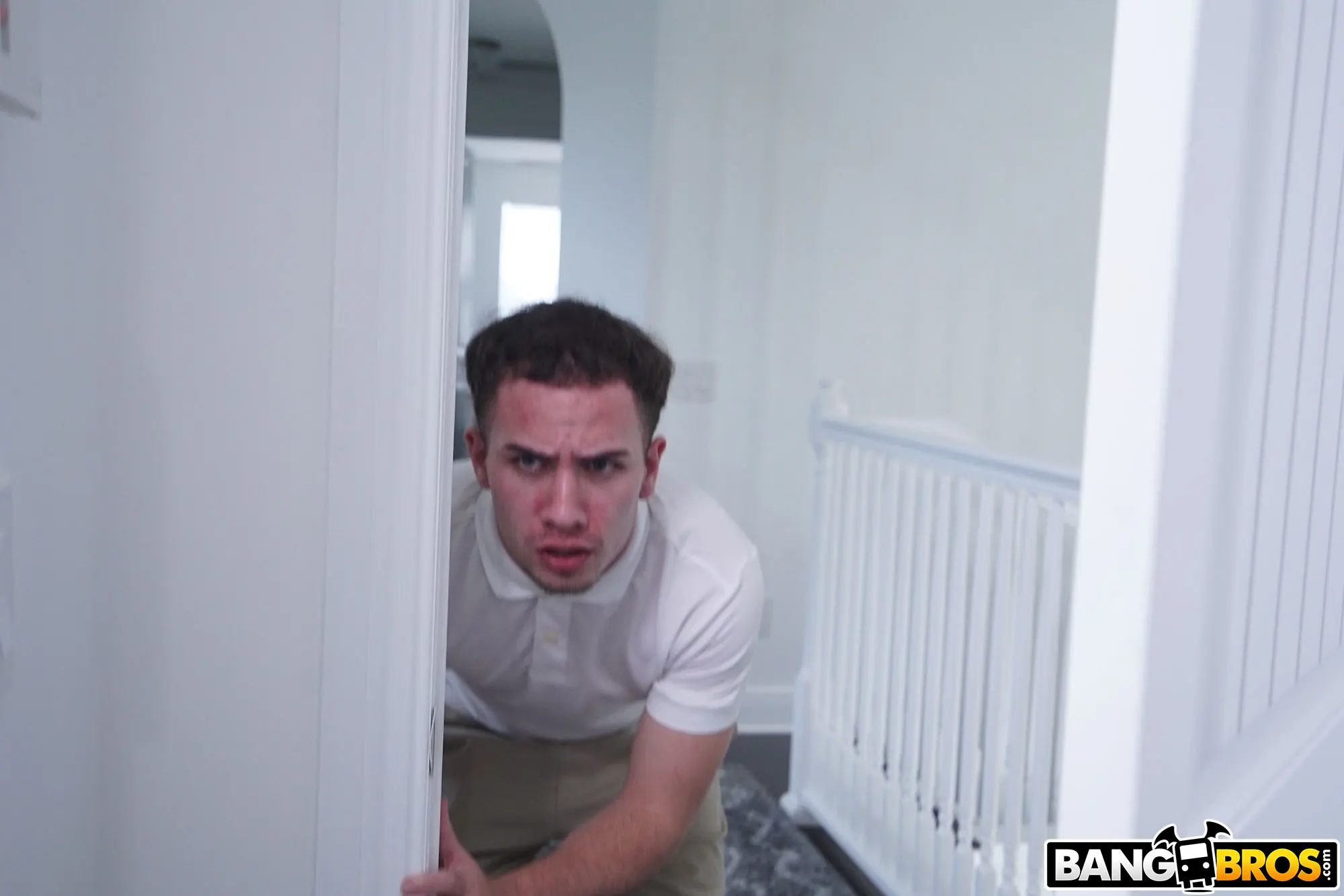 Berry McKockiner en 'Hermanastra gotea semen' from 'Bangbros' (foto 175) Bangbros 'Hermanastra gotea semen' protagonizando Berry McKockiner (foto 175)