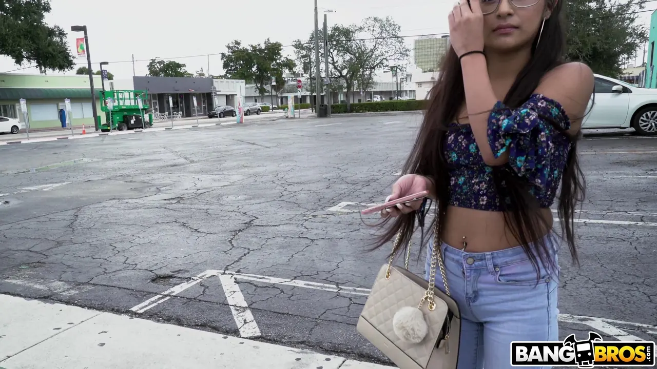 Bangbros 'Binky se folla por dinero falso' protagonizando Binky Beaz (foto 23)