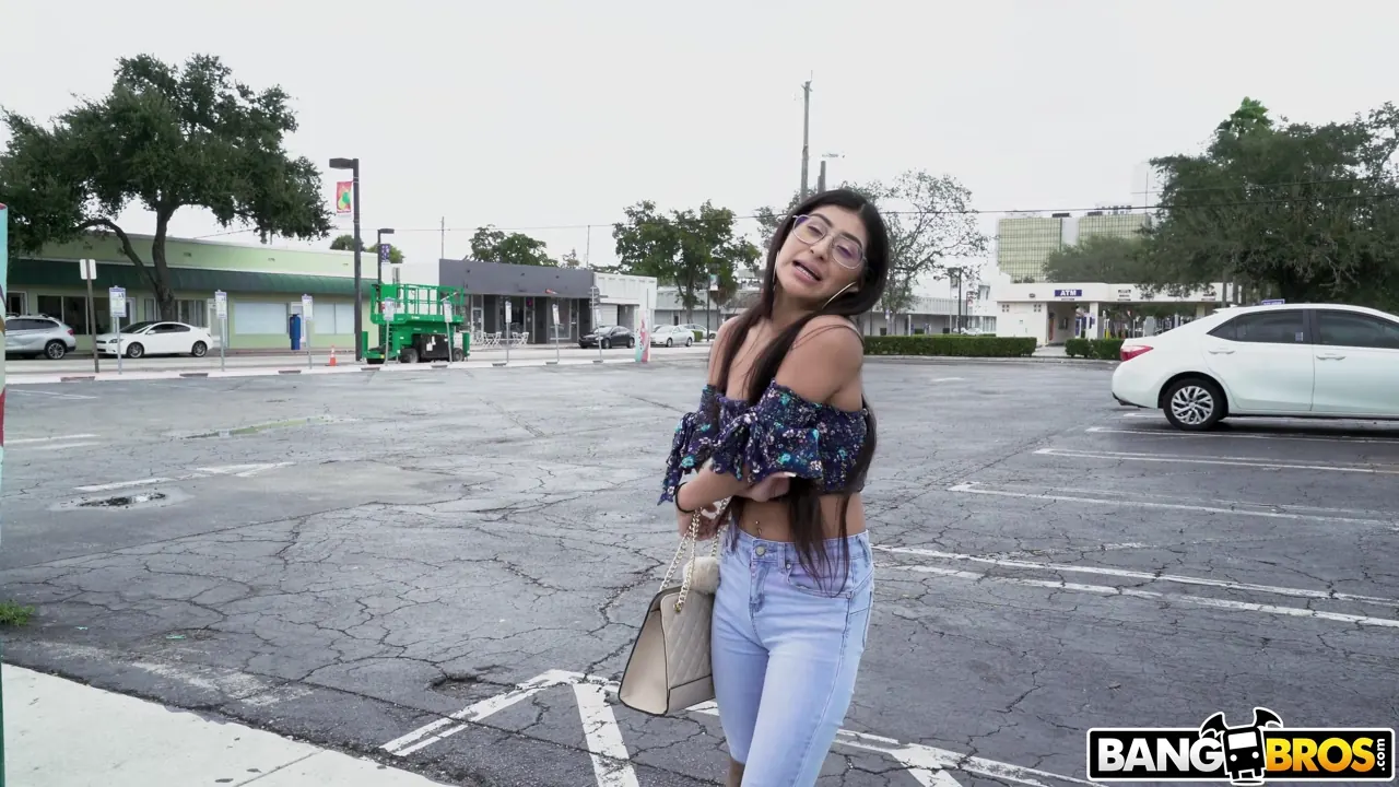 Bangbros 'Binky se folla por dinero falso' protagonizando Binky Beaz (foto 46)