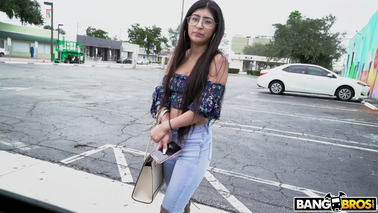 Bangbros 'Binky se folla por dinero falso' protagonizando Binky Beaz (foto 92)