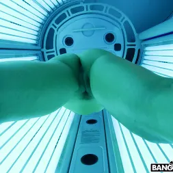 Blair William en Los bollos bronceadores se convierten en diversión (foto 341) Blair William en 'Bangbros' Los bollos bronceadores se convierten en diversión (Miniatura 341)