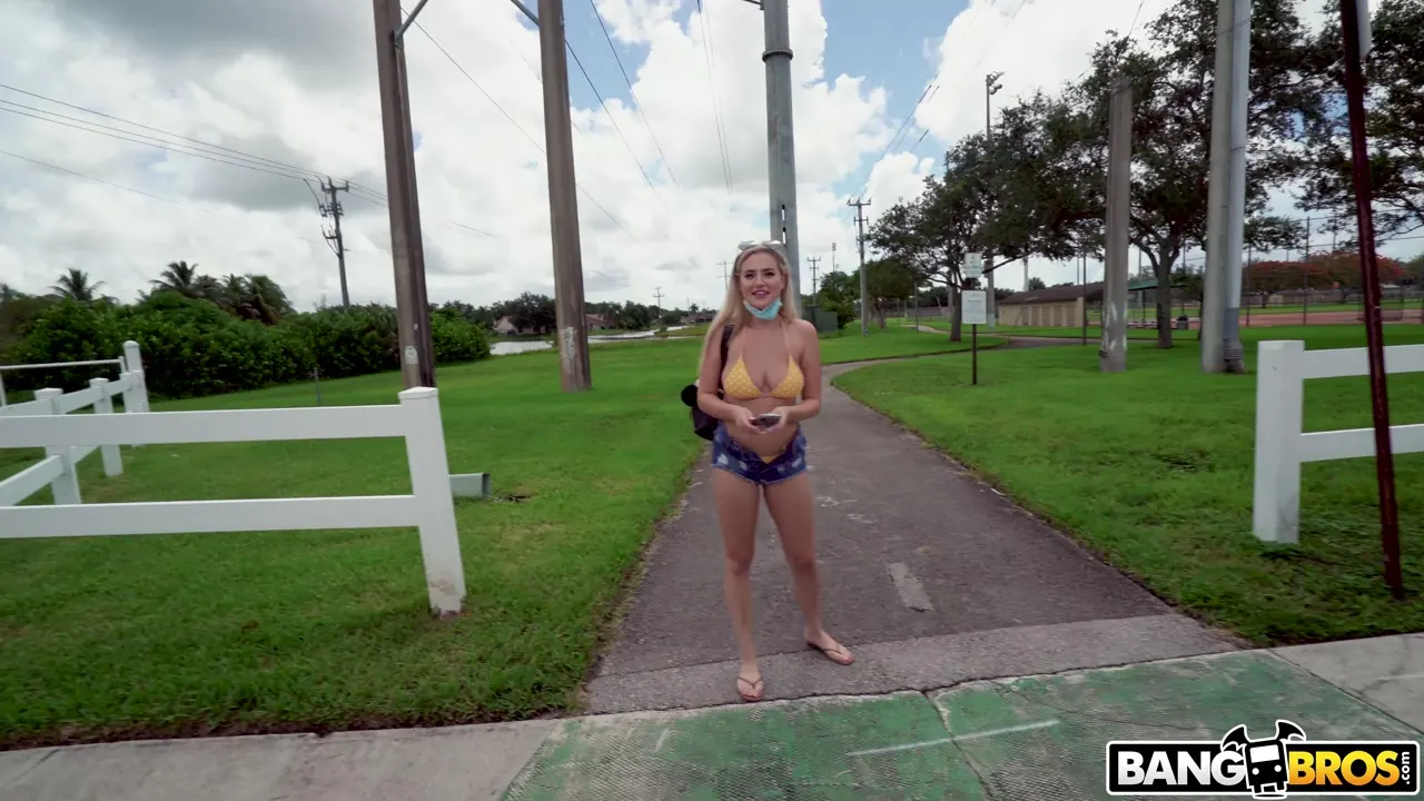 Blake Blossom en 'Una estrella porno en potencia se sube al autobús' from 'Bangbros' (foto 21) Bangbros 'Una estrella porno en potencia se sube al autobús' protagonizando Blake Blossom (foto 21)