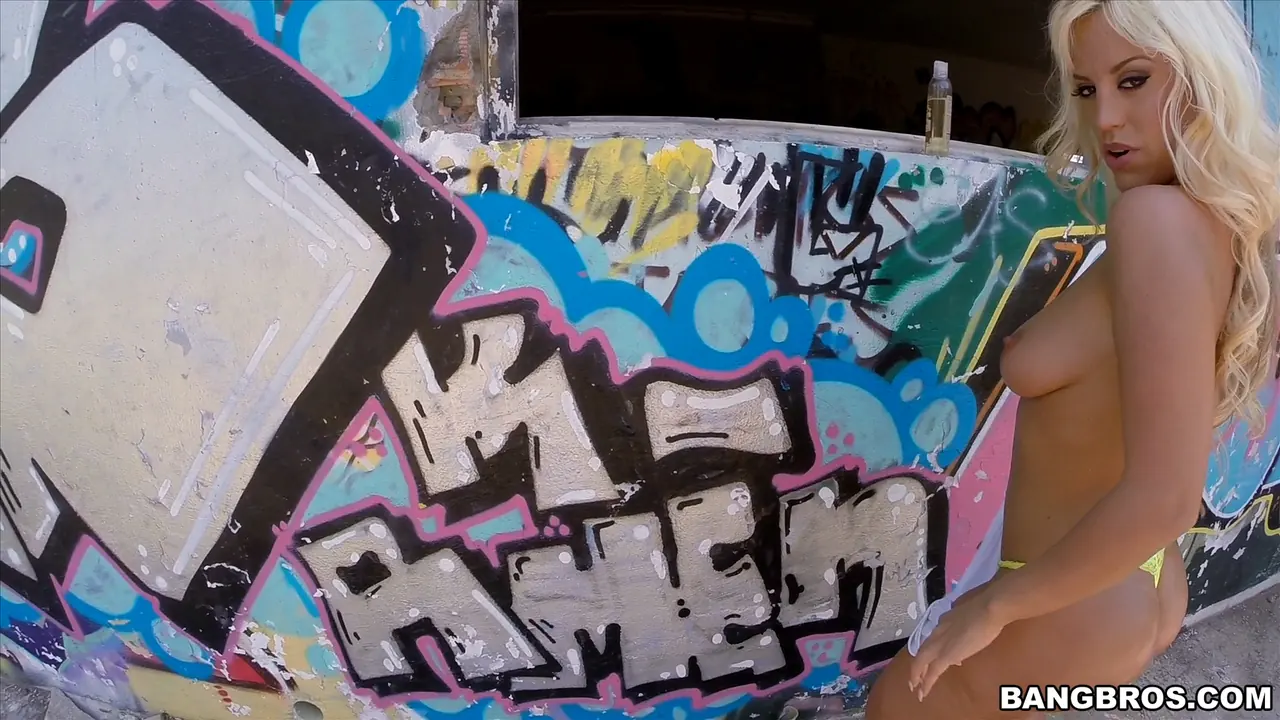 Bangbros 'gets a public creampie' protagonizando Blondie Fesser (foto 264)