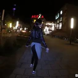 Bonnie Rotten en Squirts In Public! (foto 78) Bonnie Rotten en 'Bangbros' Squirts In Public! (Miniatura 78)