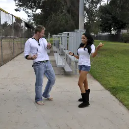 Breanna Sparks en 'Bangbros' A las latinas les encanta follar (Miniatura 34)