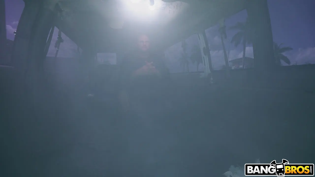 Bangbros 'El sombrío destripador de coños' protagonizando Bri Klein (foto 1)