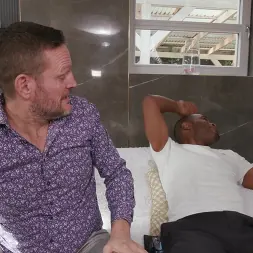 Britney Dutch en 'Bangbros' La hijastra está súper cachonda (Miniatura 58)