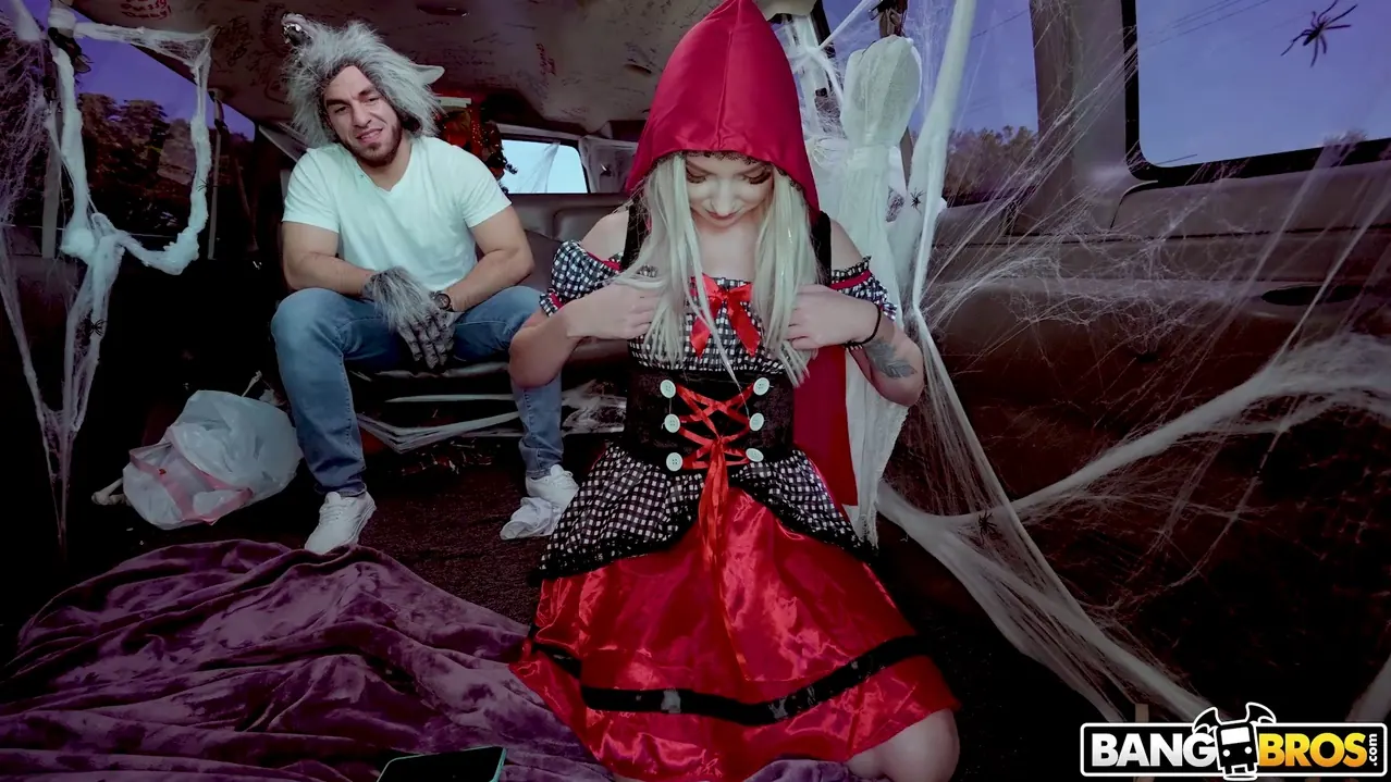 Bangbros 'Pequeña azada roja' protagonizando Britt Blair (foto 1350)