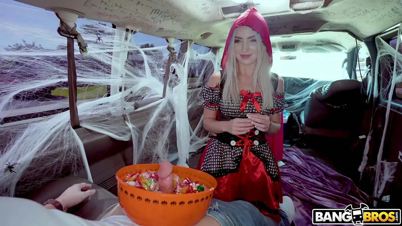 Bangbros 'Pequeña azada roja' protagonizando Britt Blair (foto 1424)