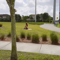 Brooke Beretta en Yoga Hoser se sube al autobús (foto 99) Brooke Beretta en 'Bangbros' Yoga Hoser se sube al autobús (Miniatura 99)