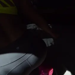 Brooke Beretta en Yoga Hoser se sube al autobús (foto 264) Brooke Beretta en 'Bangbros' Yoga Hoser se sube al autobús (Miniatura 264)