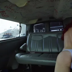 Brooke Beretta en Yoga Hoser se sube al autobús (foto 594) Brooke Beretta en 'Bangbros' Yoga Hoser se sube al autobús (Miniatura 594)