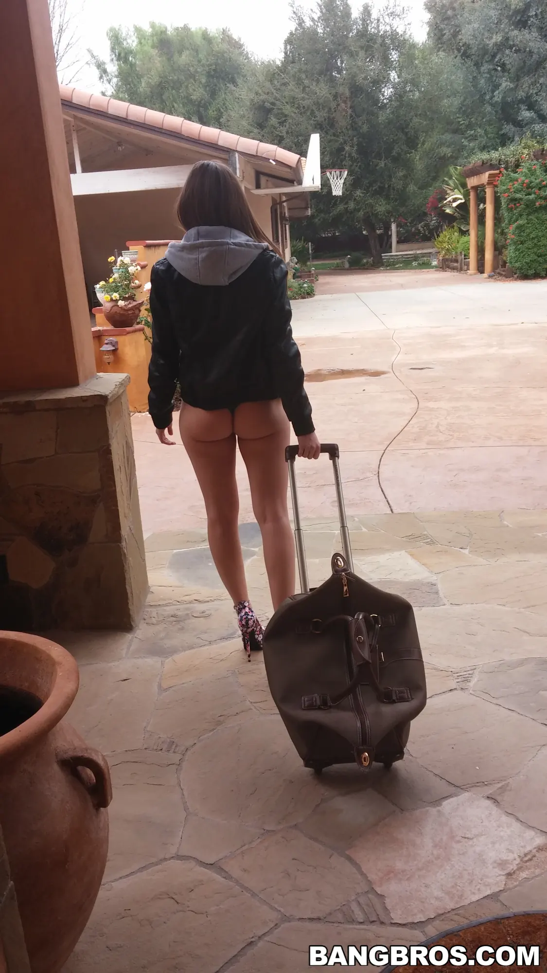 Brooklyn Chase en '¡Pequeña morena estirada!' from 'Bangbros' (foto 28) Bangbros '¡Pequeña morena estirada!' protagonizando Brooklyn Chase (foto 28)