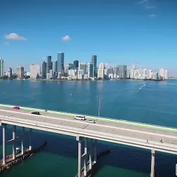 Caitlin Bell en 'Bangbros' Necesitaban desnudos (Miniatura 1)