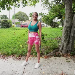 Caitlin Bell en 'Bangbros' Necesitaban desnudos (Miniatura 375)