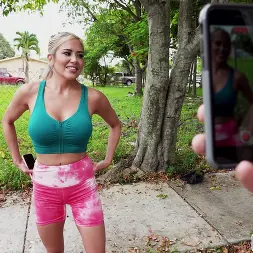 Caitlin Bell en 'Bangbros' Necesitaban desnudos (Miniatura 900)