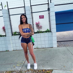 Camila Cortez in 'Bangbros' Colombian Baddie Fucks For Cash (Thumbnail 75)