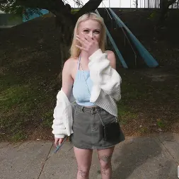 Carrie Sage en 'Bangbros' La furgoneta del dinero (Miniatura 375)