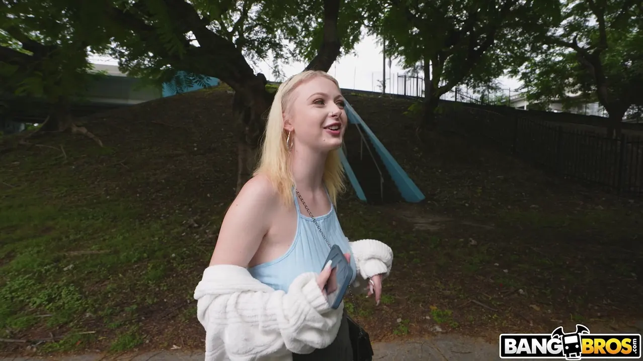 Bangbros 'La furgoneta del dinero' protagonizando Carrie Sage (foto 750)