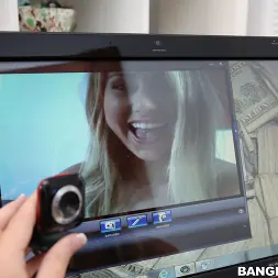 Carter Cruise en 'Bangbros' ¡Aficionado tira de su polla con fuerza! (Miniatura 90)