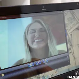 Carter Cruise en 'Bangbros' ¡Aficionado tira de su polla con fuerza! (Miniatura 96)