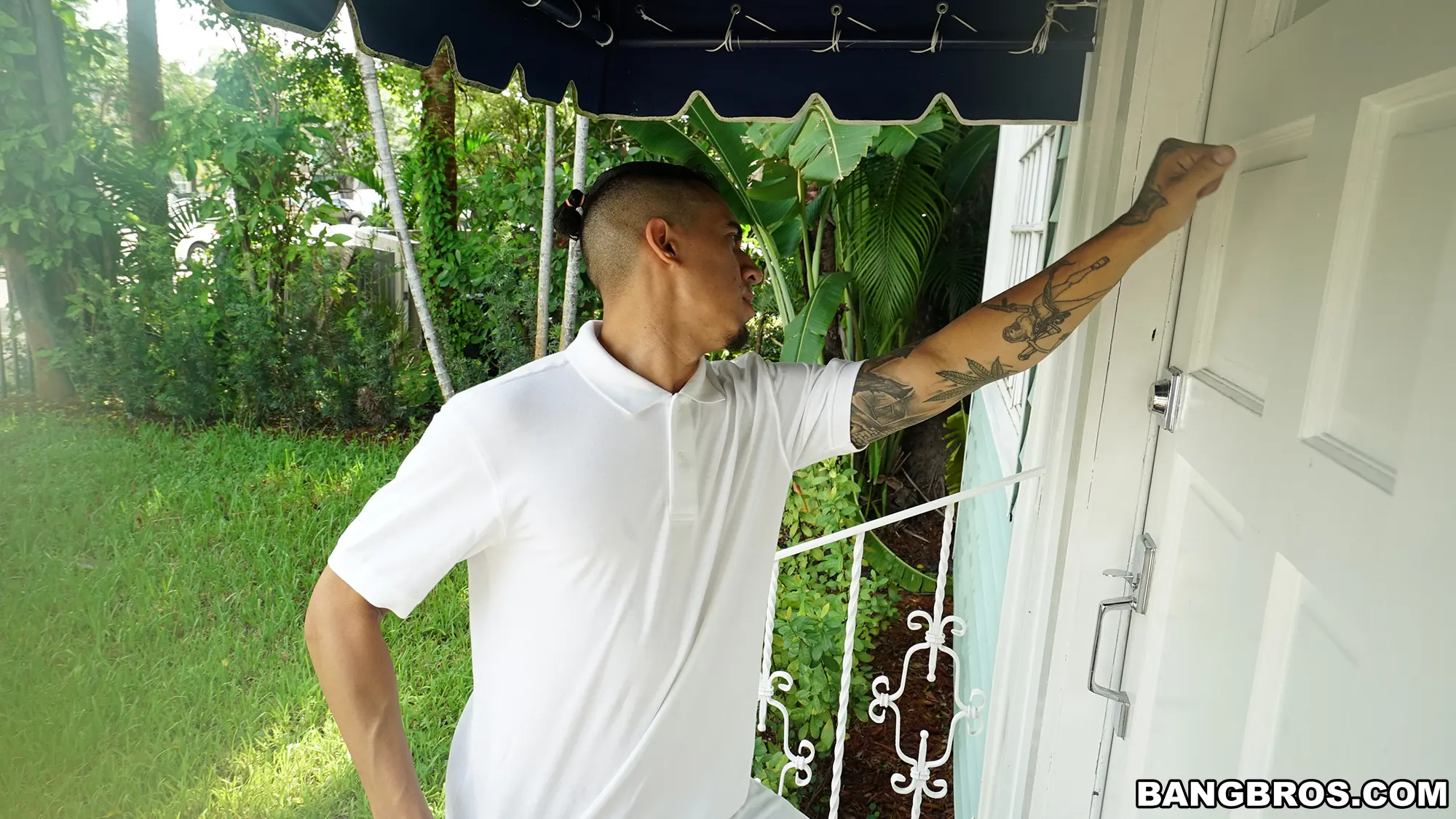 Bangbros 'Masaje de tetas grandes' protagonizando Cassidy Banks (foto 1)