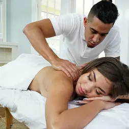 Cassidy Banks en 'Bangbros' Masaje de tetas grandes (Miniatura 164)