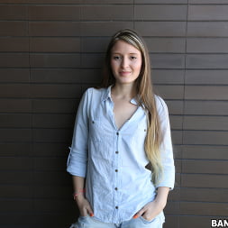 Catalina Bolivar en 'Bangbros' Presentando a la colombiana amateur Catalina Bolivar (Miniatura 1)