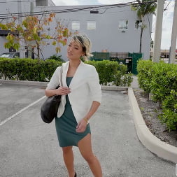 Channy Crossfire en 'Bangbros' El sexo anal te hace exitoso (Miniatura 375)
