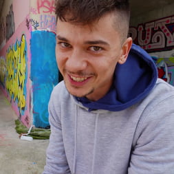 Chloe Lapiedra en 'Bangbros' Pintando la cara de Chloe (Miniatura 360)