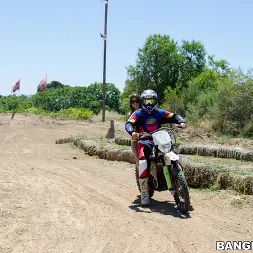 Cinthya Doll en 'Bangbros' Latina con grandes tetas follada al aire libre (Miniatura 110)