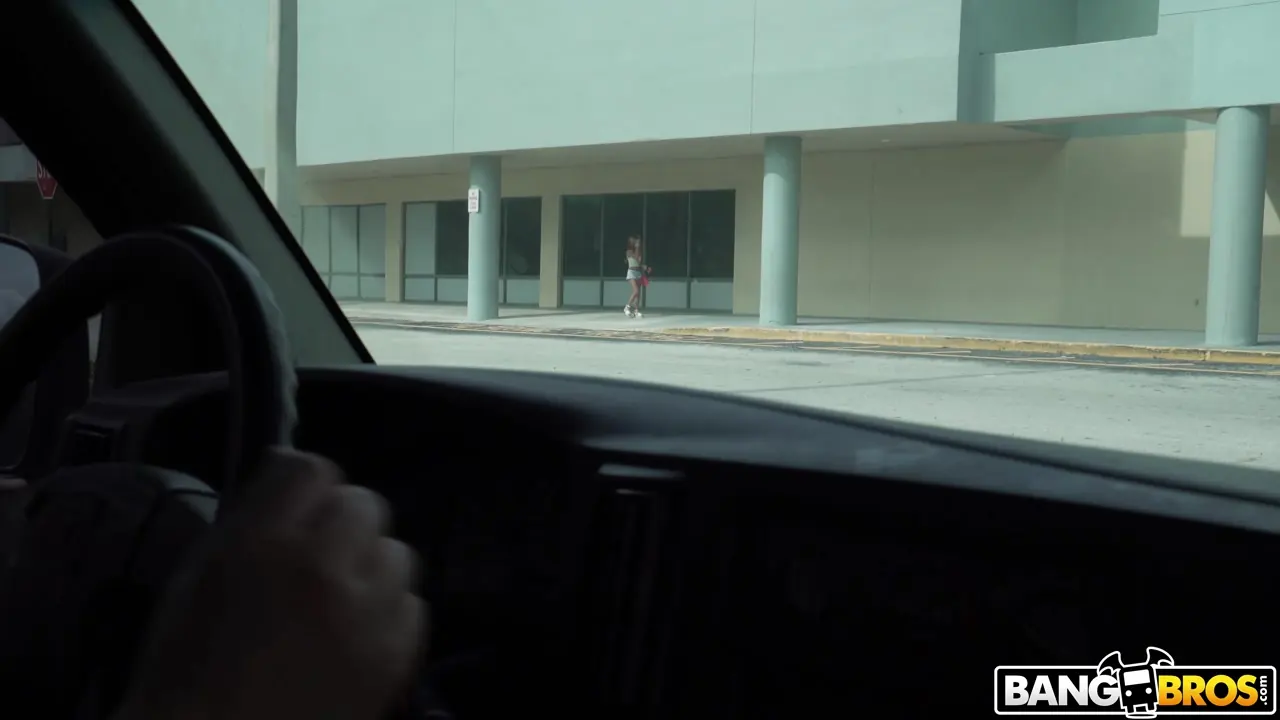 Clara Trinity en 'Clara viaja en autobús' from 'Bangbros' (foto 1) Bangbros 'Clara viaja en autobús' protagonizando Clara Trinity (foto 1)