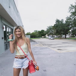 Clara Trinity en 'Bangbros' Clara viaja en autobús (Miniatura 96)
