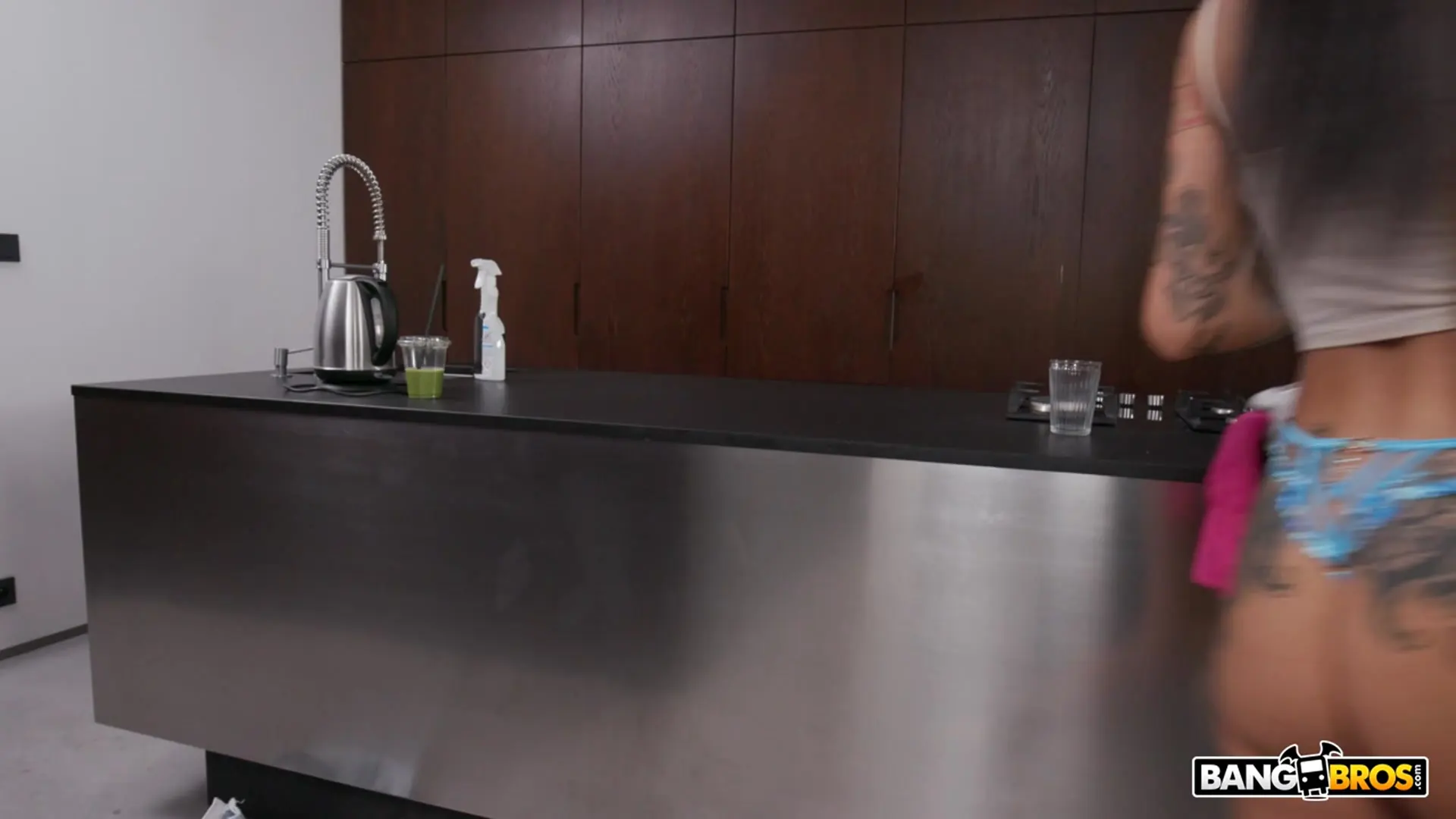 Bangbros 'El botín de la criada me enganchó' protagonizando Coco Bae (foto 180)