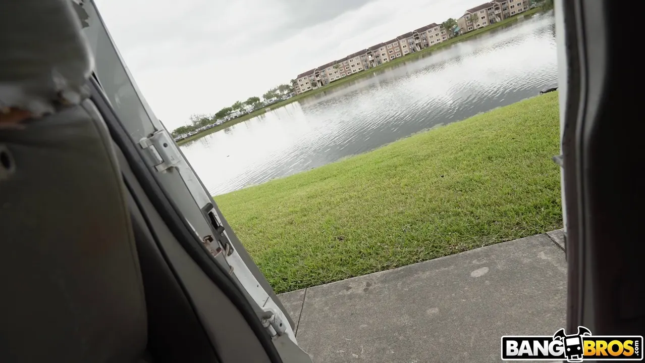 Bangbros 'Fucks Three' protagonizando Connie Perignon (foto 1200)