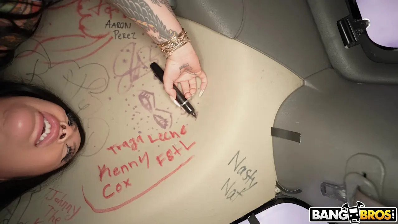 Bangbros 'Fucks Three' protagonizando Connie Perignon (foto 750)