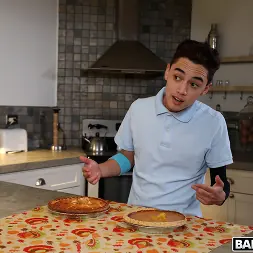 Cory Chase en 'Bangbros' Engullir el coño, no el pastel (Miniatura 27)