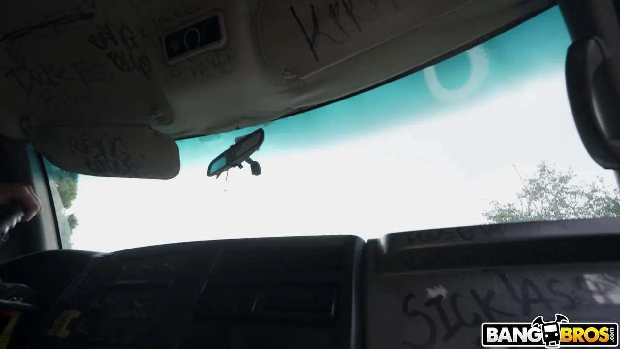 Daisy Bean en 'Daisy se folla en el autobús' from 'Bangbros' (foto 1) Bangbros 'Daisy se folla en el autobús' protagonizando Daisy Bean (foto 1)