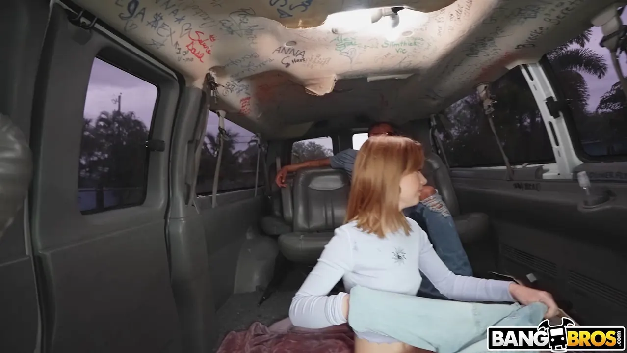 Daisy Bean en 'Daisy se folla en el autobús' from 'Bangbros' (foto 600) Bangbros 'Daisy se folla en el autobús' protagonizando Daisy Bean (foto 600)