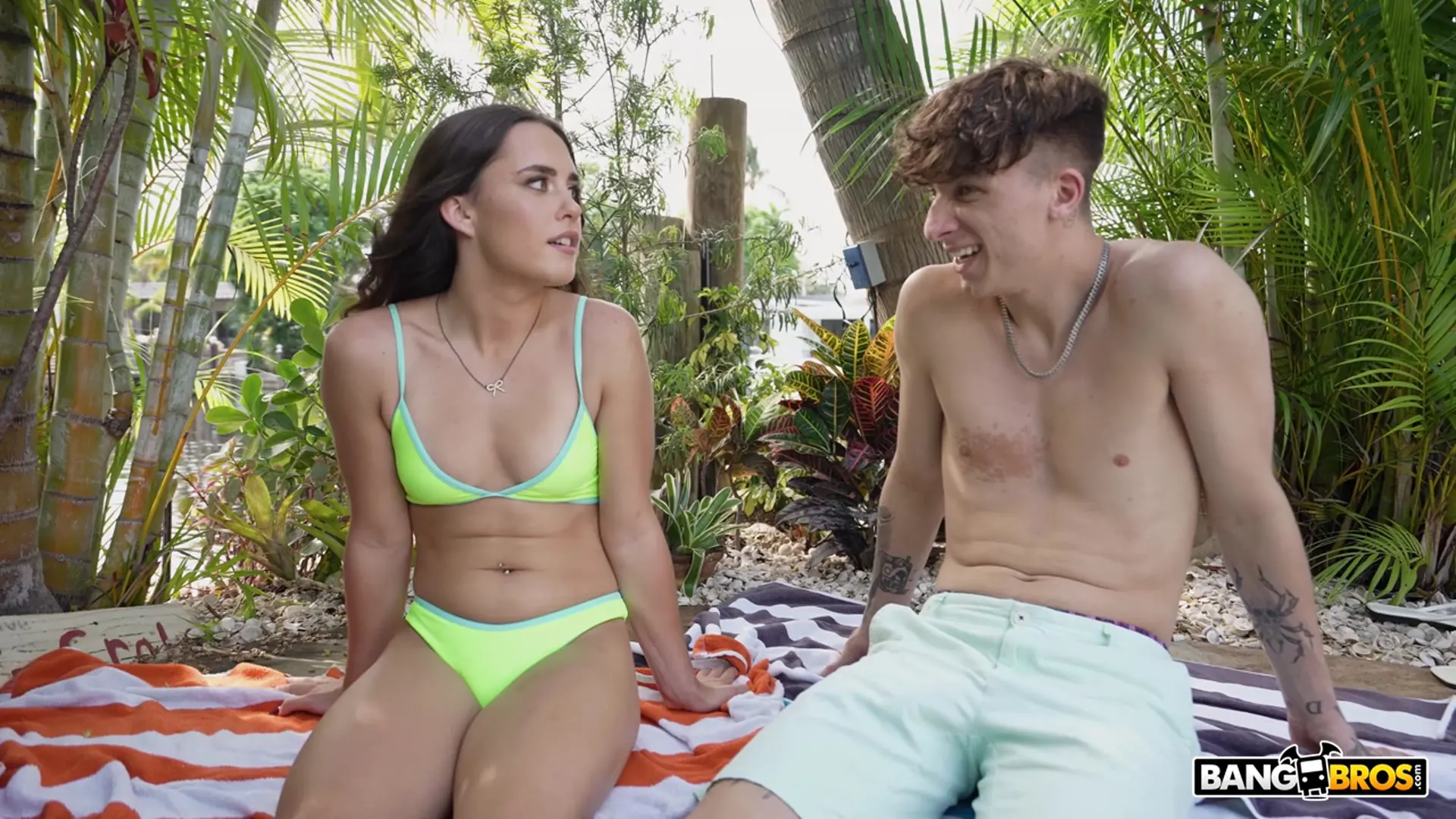 Bangbros 'Video sexual en la laguna de la piscina' protagonizando Daisy Phoenix (foto 54)