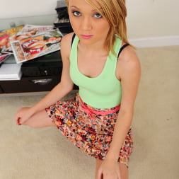 Dakota Skye in 'Bangbros' Dakota gets a mouth full (Thumbnail 1)